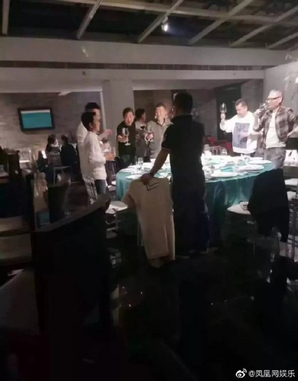 Nghi vấn Phạm Băng Băng muốn móc nối với những nhân vật quyền lực trong làng giải trí để dễ dàng trở lại.