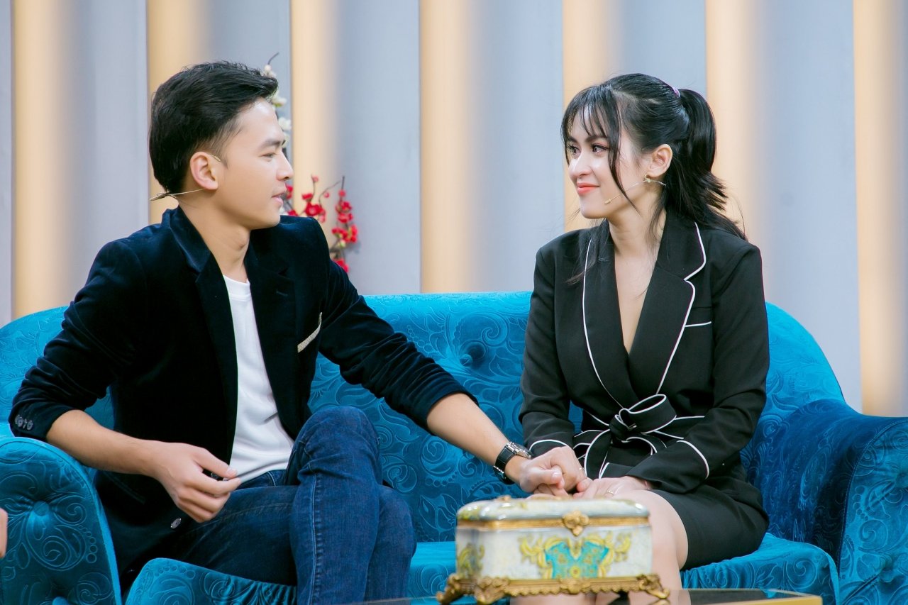 Tú Vi xúc động vì lời hứa của chồng.