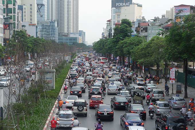duong-pho-thu-do-un-tac-khung-khiep-vi-dan-ve-que-nghi-le-304-15