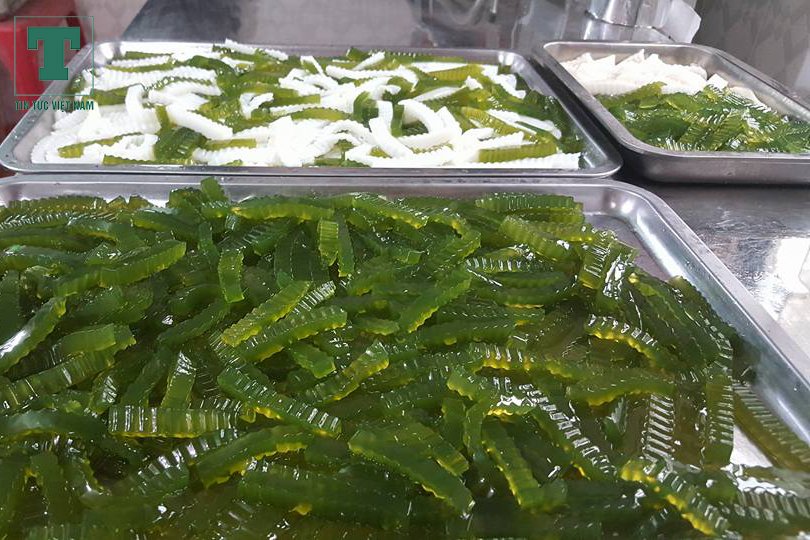 Chè dừa non được giới trẻ ưa chuộng trong thời gian gần đây.