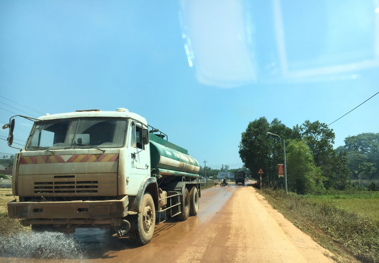 quang-nam-hang-tram-xe-cho-dat-uy-hiep-tuyen-duong-lien-tinh