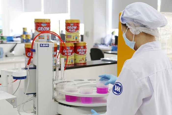 vinamilk-dung-dau-o-ca-sua-nuoc-va-sua-bot-tre-em-tai-viet-nam