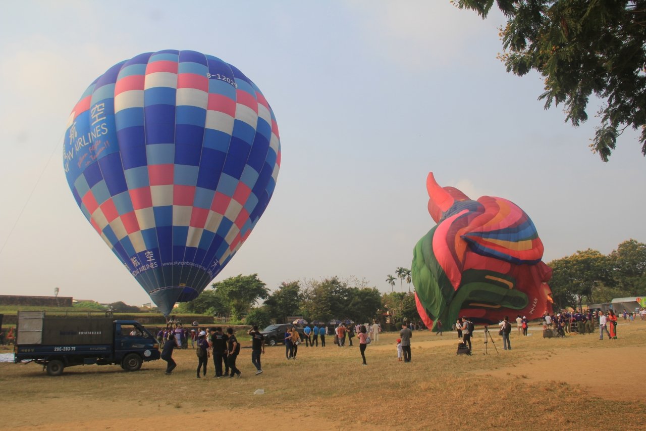 chiem-nguong-khinh-khi-cau-khoe-sac-o-co-do-hue