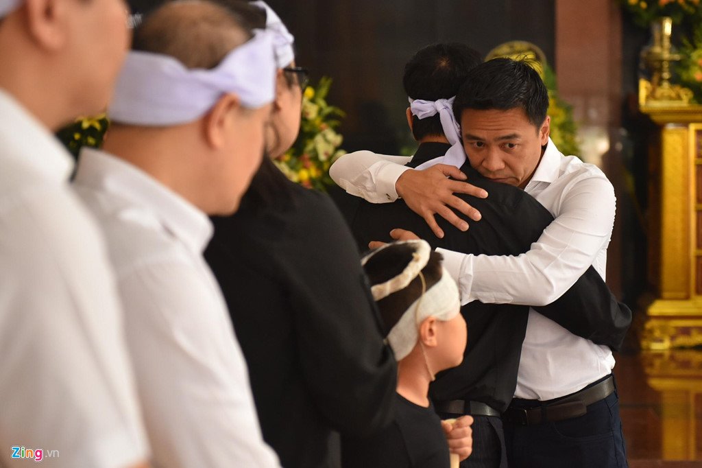 nghe-si-viet-roi-nuoc-mat-khi-vieng-nguoi-mau-ha-noi-qua-doi-o-tuoi-37