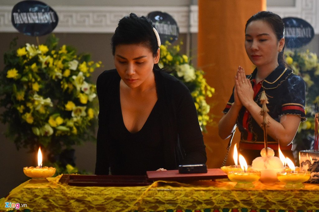 nghe-si-viet-roi-nuoc-mat-khi-vieng-nguoi-mau-ha-noi-qua-doi-o-tuoi-37