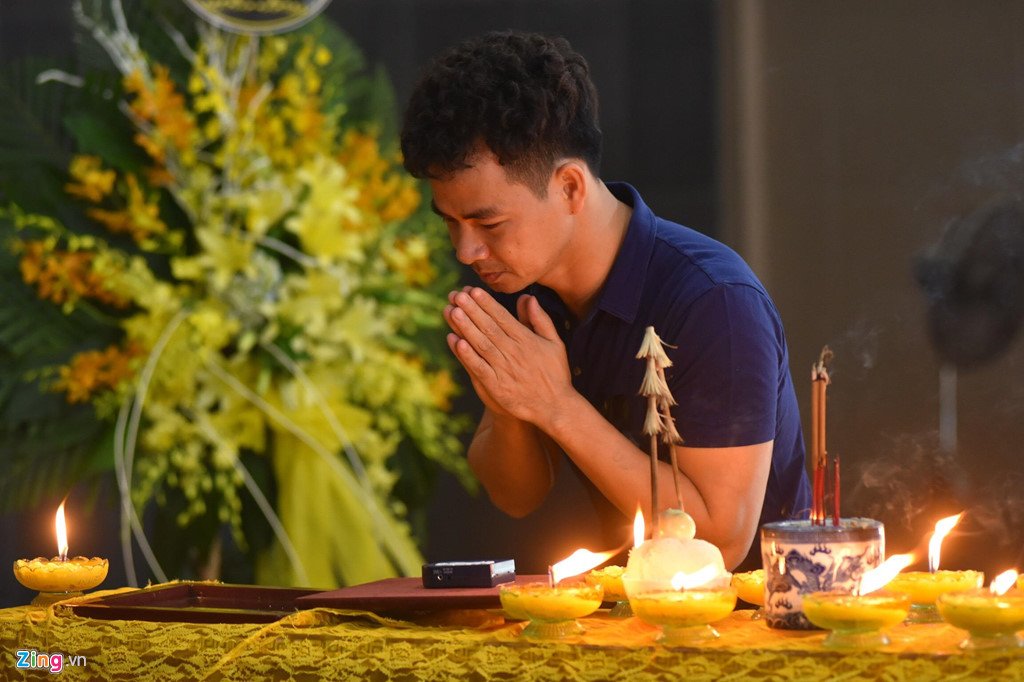 nghe-si-viet-roi-nuoc-mat-khi-vieng-nguoi-mau-ha-noi-qua-doi-o-tuoi-37
