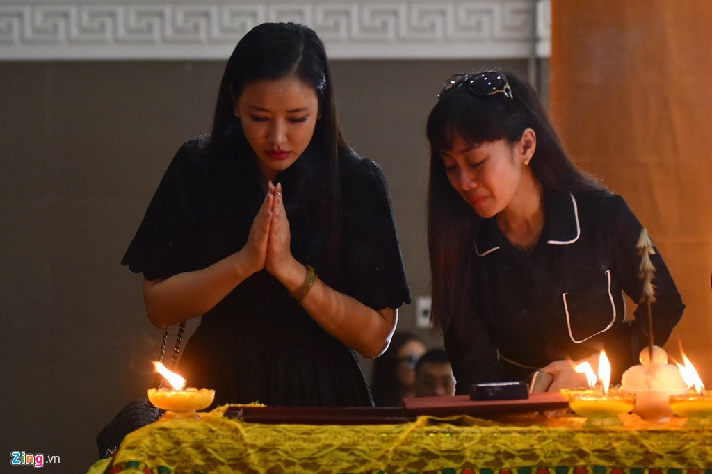 nghe-si-viet-roi-nuoc-mat-khi-vieng-nguoi-mau-ha-noi-qua-doi-o-tuoi-37