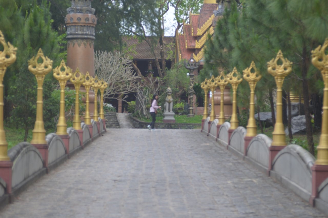 10-ngoi-chua-xu-hue-nen-ghe-tham-trong-dip-nghi-le-304-15