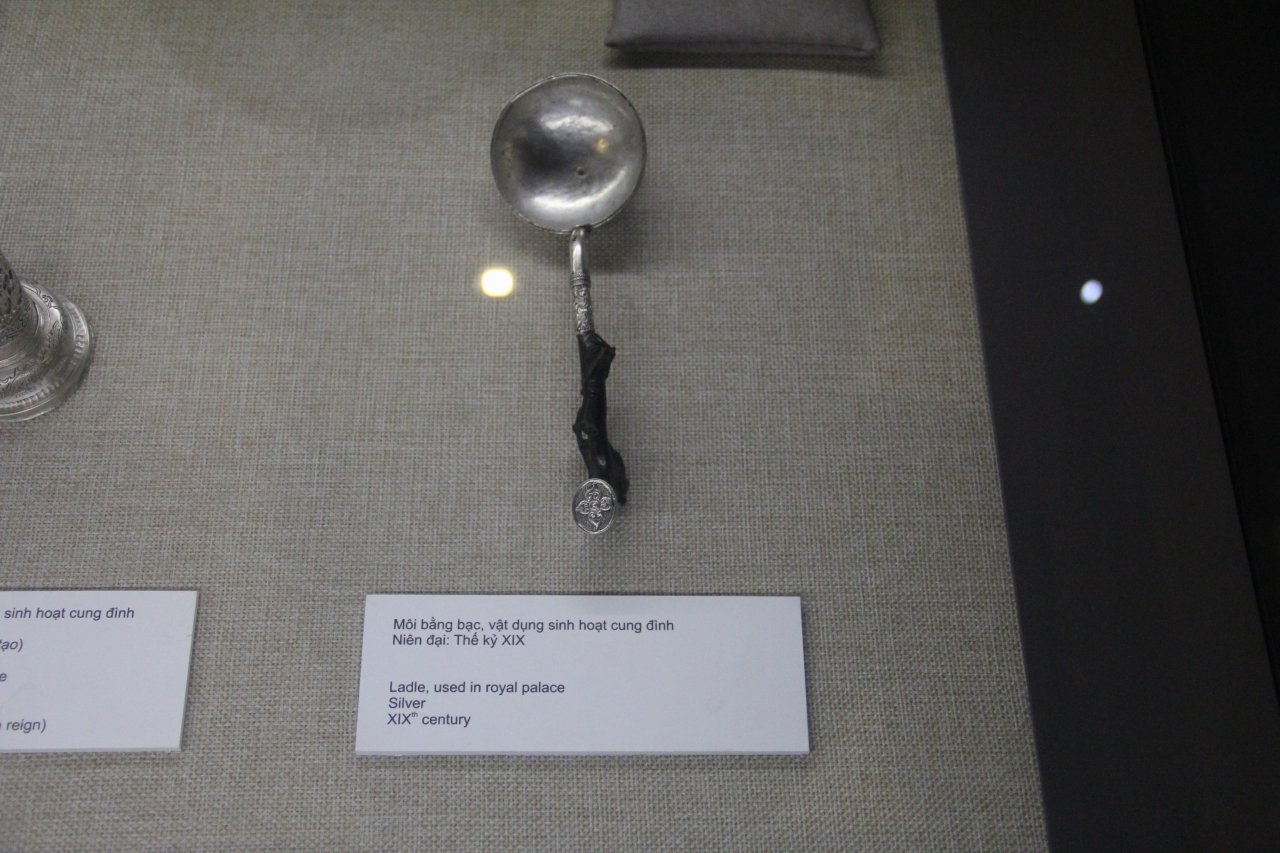 chiem-nguong-vat-dung-sinh-hoat-trong-hoang-gia-trieu-nguyen