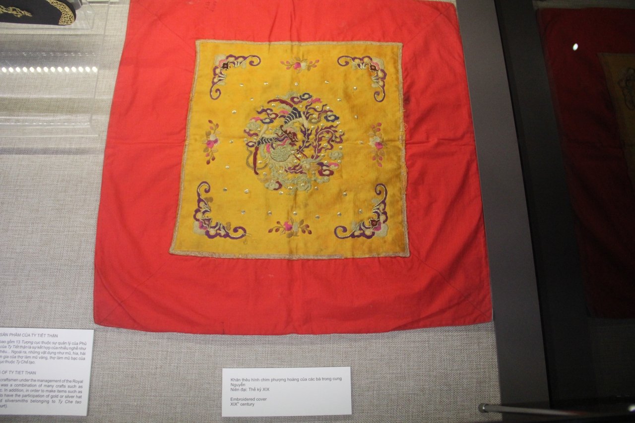 chiem-nguong-vat-dung-sinh-hoat-trong-hoang-gia-trieu-nguyen