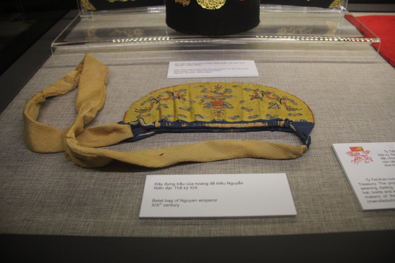 chiem-nguong-vat-dung-sinh-hoat-trong-hoang-gia-trieu-nguyen