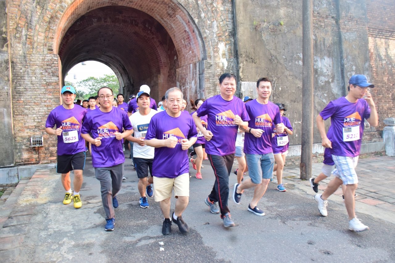 hang-ngan-van-dong-vien-chay-bo-o-cuoc-thi-hue-marathon-2019
