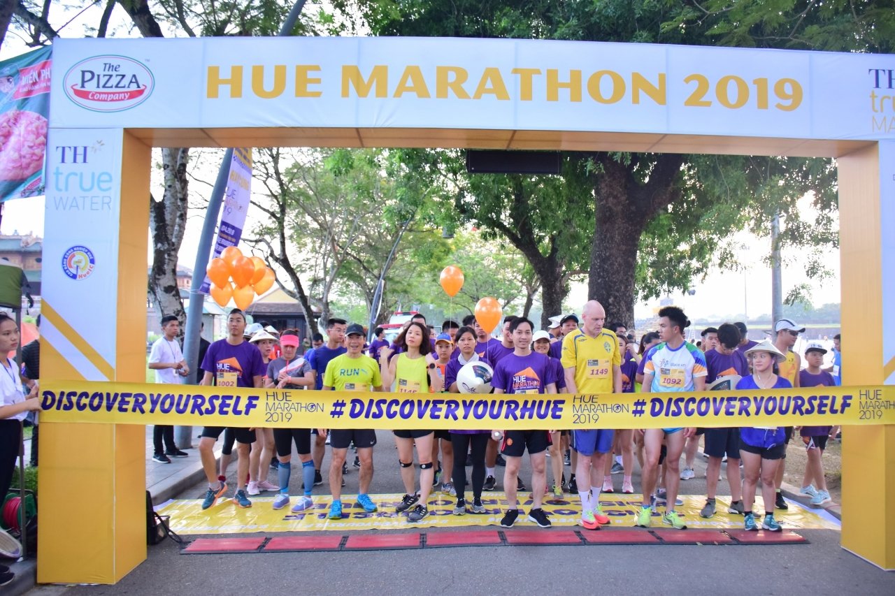 hang-ngan-van-dong-vien-chay-bo-o-cuoc-thi-hue-marathon-2019