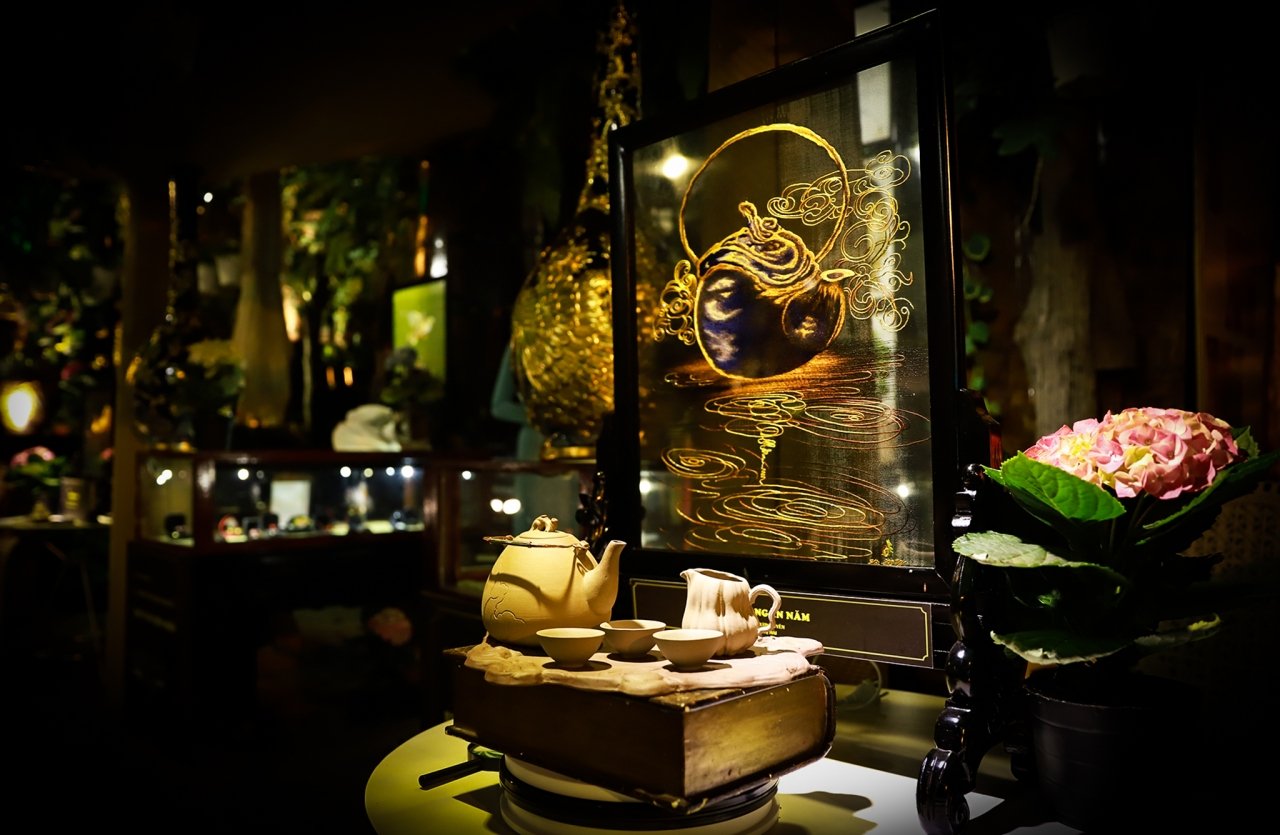 Sự ra đời của dòng gốm Hương Sa đánh dấu bước ngoặt lớn trong tiến trình phát triển văn hóa của dân tộc. Đây là lần đầu tiên một thương hiệu được ra đời từ sự giao thoa giữa những giá trị tinh hoa của hai vùng đất Cố đô Huế và Thủ đô Hà Nội ngàn năm văn hiến.
