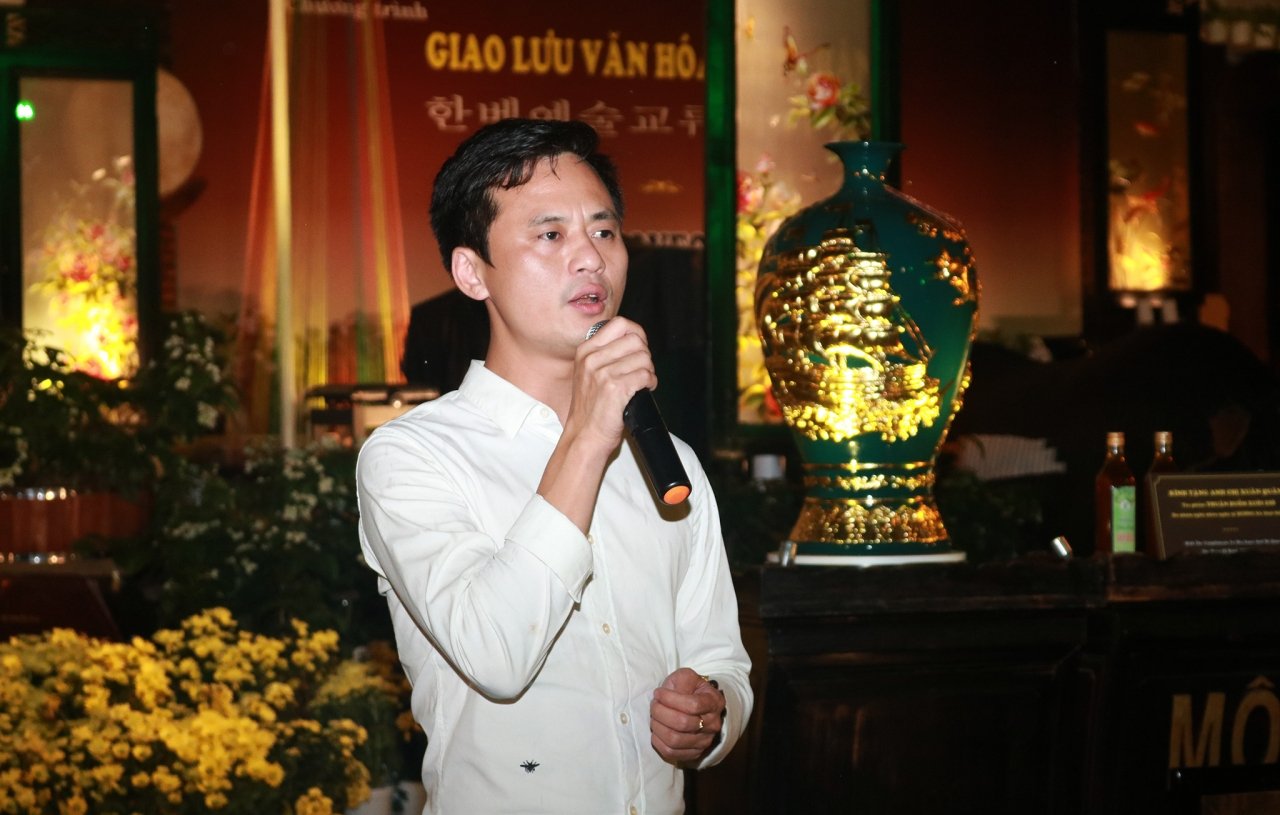 Theo ông Nguyễn Trung Thành - Tổng Giám đốc Tập đoàn gốm Gia Tộc Việt, các tác phẩm thuộc dòng Gốm Hương Sa được chế tác từ những ý tưởng riêng biệt, mang đặc trưng văn hóa Việt, mỗi tác phẩm đều chất chứa những giá trị tinh hoa văn hóa của dân tộc từ quá trình hình thành đến công đoạn chế tác.