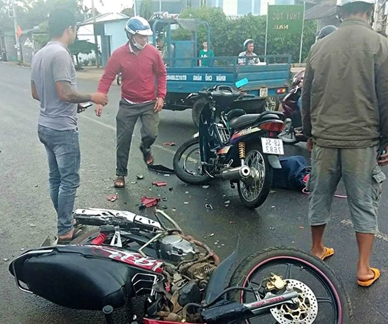 Hiện trường một vụ tai nạn TP Bảo Lộc (tỉnh Lâm Đồng) làm 2 người thương vong.