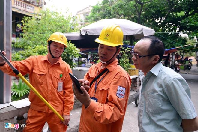 EVN cho biết nhiều khách hàng tại Hà Nội và TP.HCM đã dùng điện nhiều hơn tháng 3 từ 1,5 đến 2 lần. Ảnh: L.H.