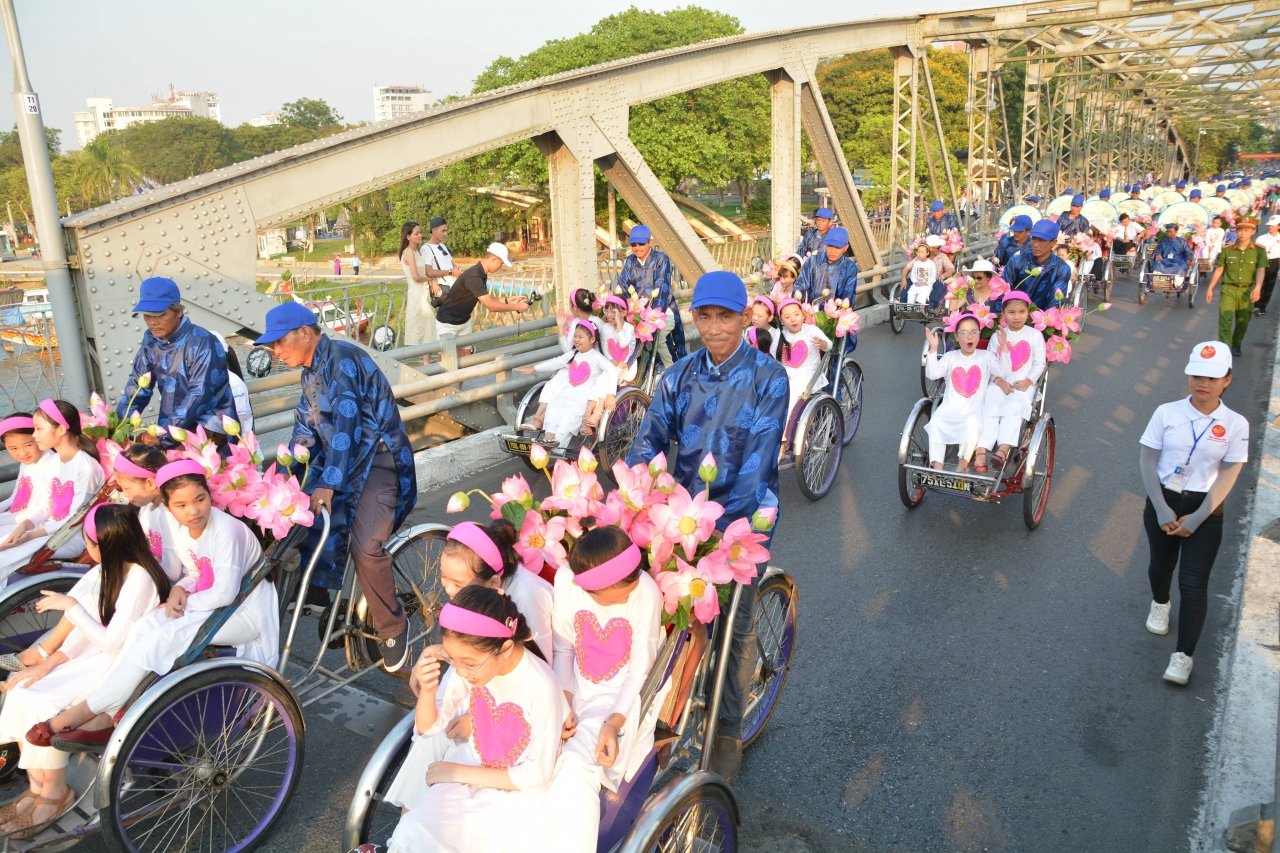 le-ghi-nho-cong-on-nhung-nguoi-khai-sinh-ra-cac-lang-nghe-truyen-thong-viet-nam