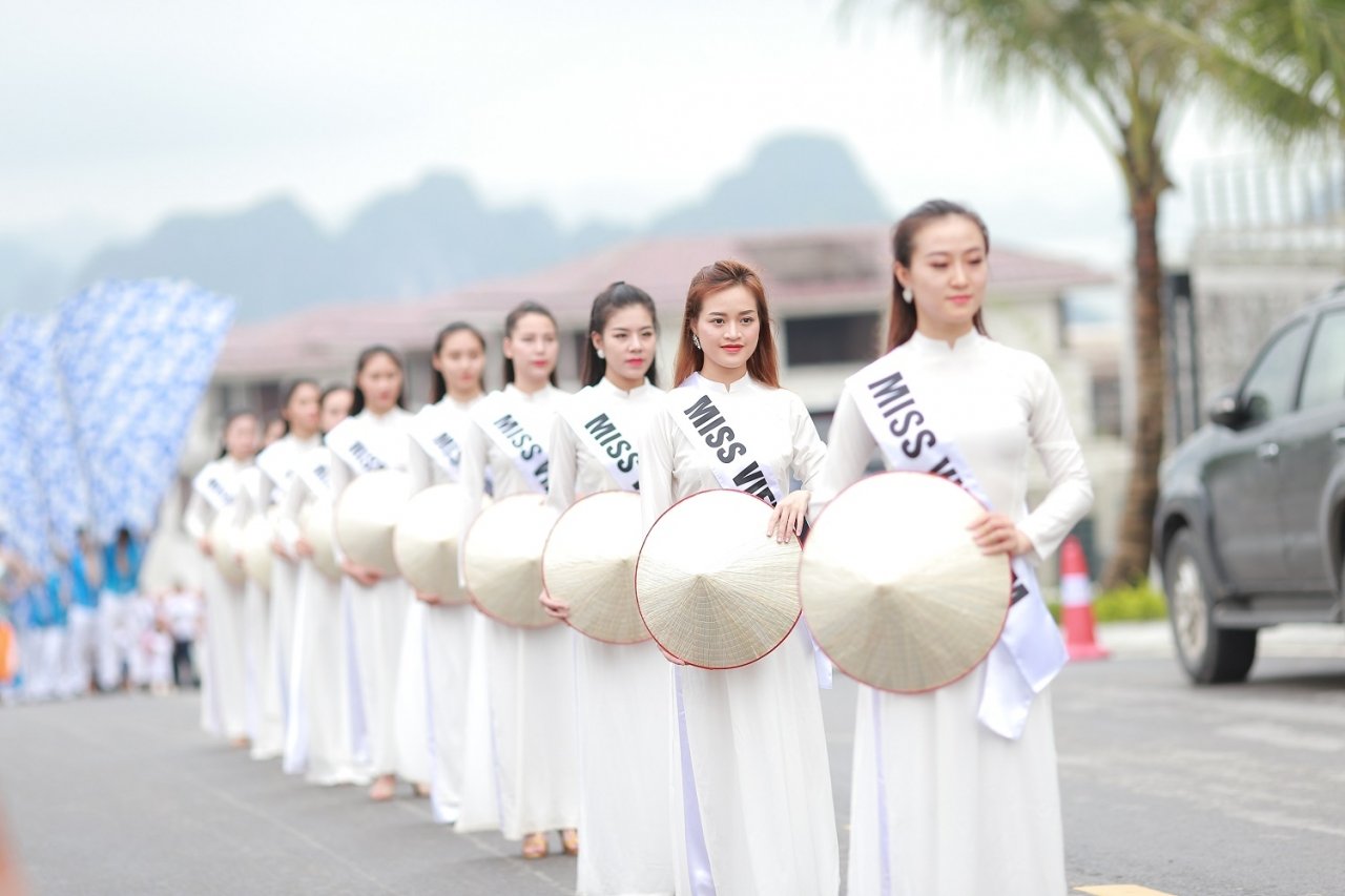 Hình ảnh Hạ Long hiện lên rõ nét trong phần hai của chương trình: 