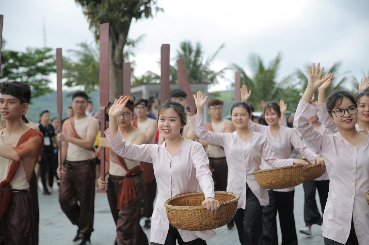 Chương trình được chia làm bốn phần