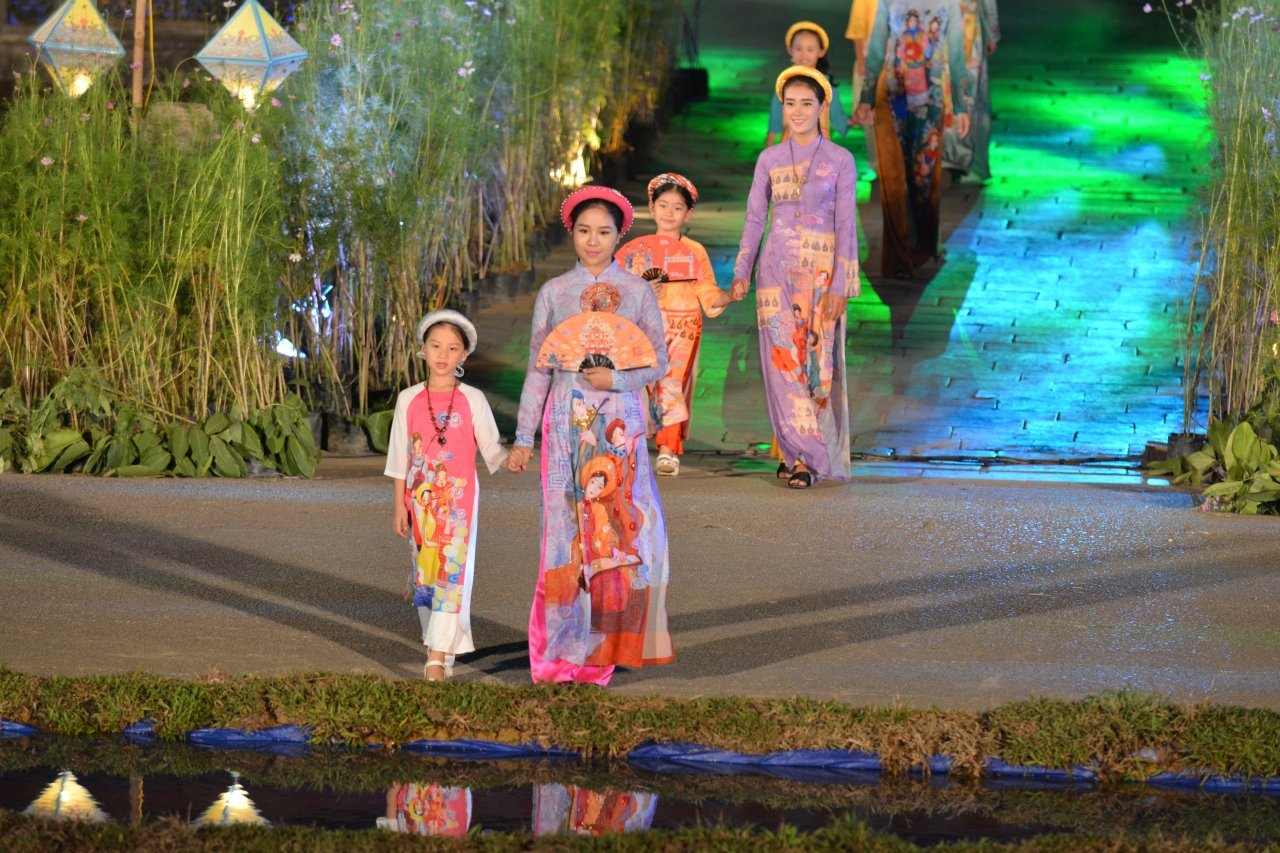 thuot-tha-hang-tram-bo-ao-dai-tren-con-duong-di-san