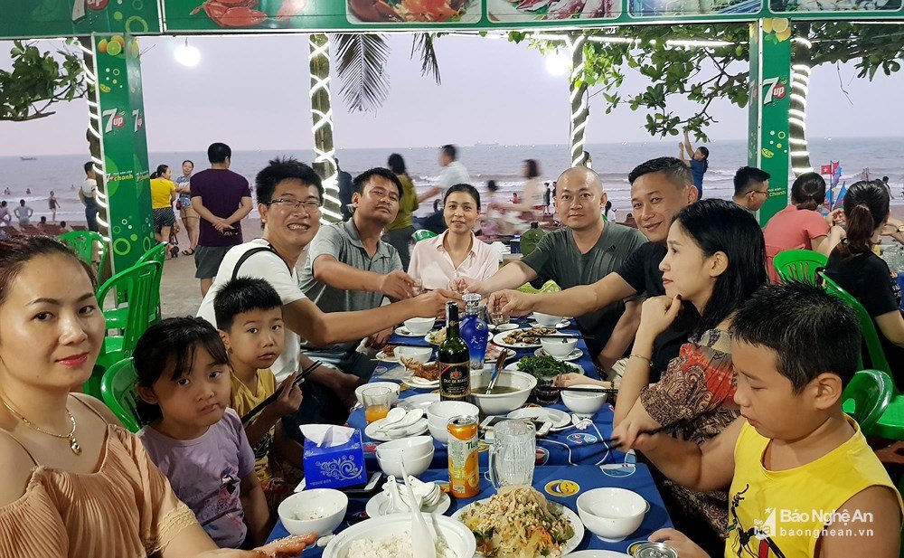 gan-nua-trieu-nguoi-den-bien-cua-lo-trong-dip-le