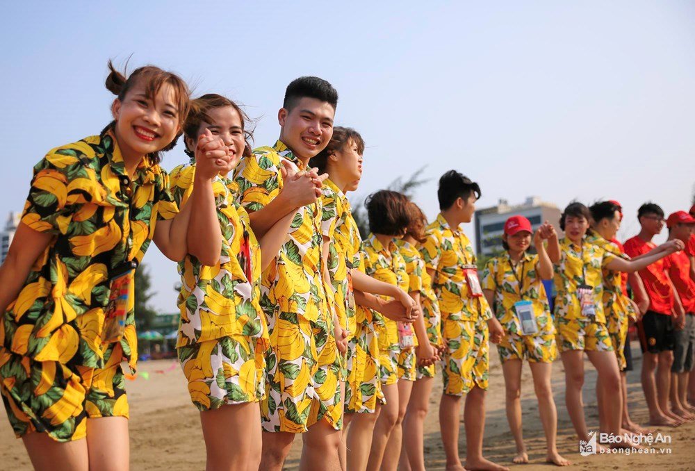 gan-nua-trieu-nguoi-den-bien-cua-lo-trong-dip-le