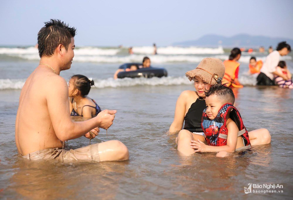 gan-nua-trieu-nguoi-den-bien-cua-lo-trong-dip-le