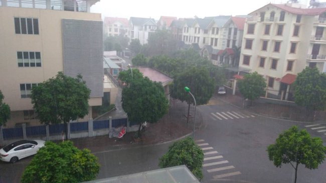 Các cung đường lớn đều vắng bóng người.
