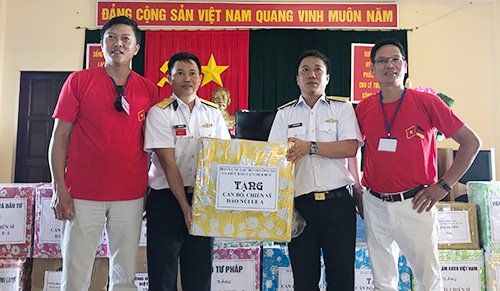 kieu-bao-khap-the-gioi-vuot-hon-1000-hai-ly-tham-quan-dan-truong-sa