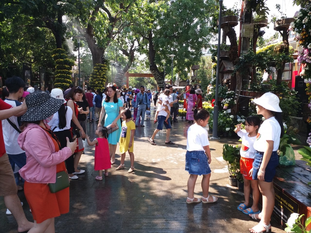 le-hoi-hoa-lan-dau-xuat-hien-festival-nghe-truyen-thong-hue