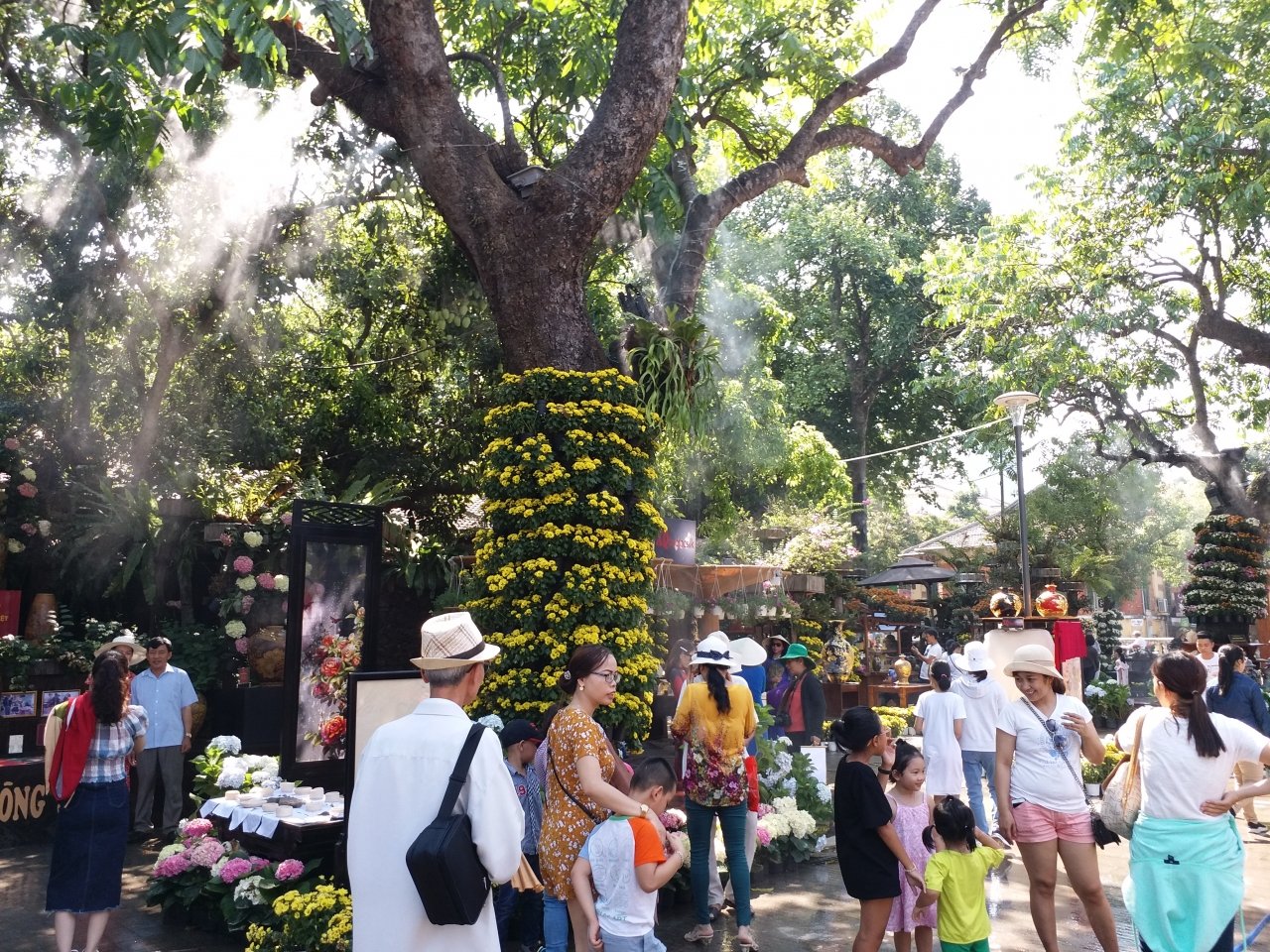 le-hoi-hoa-lan-dau-xuat-hien-festival-nghe-truyen-thong-hue