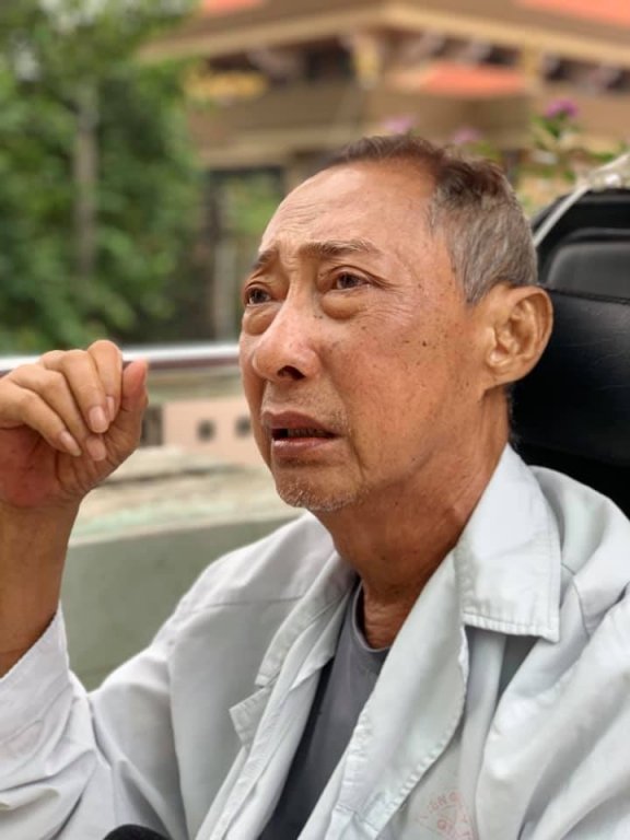 Từ khi bị liệt nửa người, sức khỏe ông sa sút.