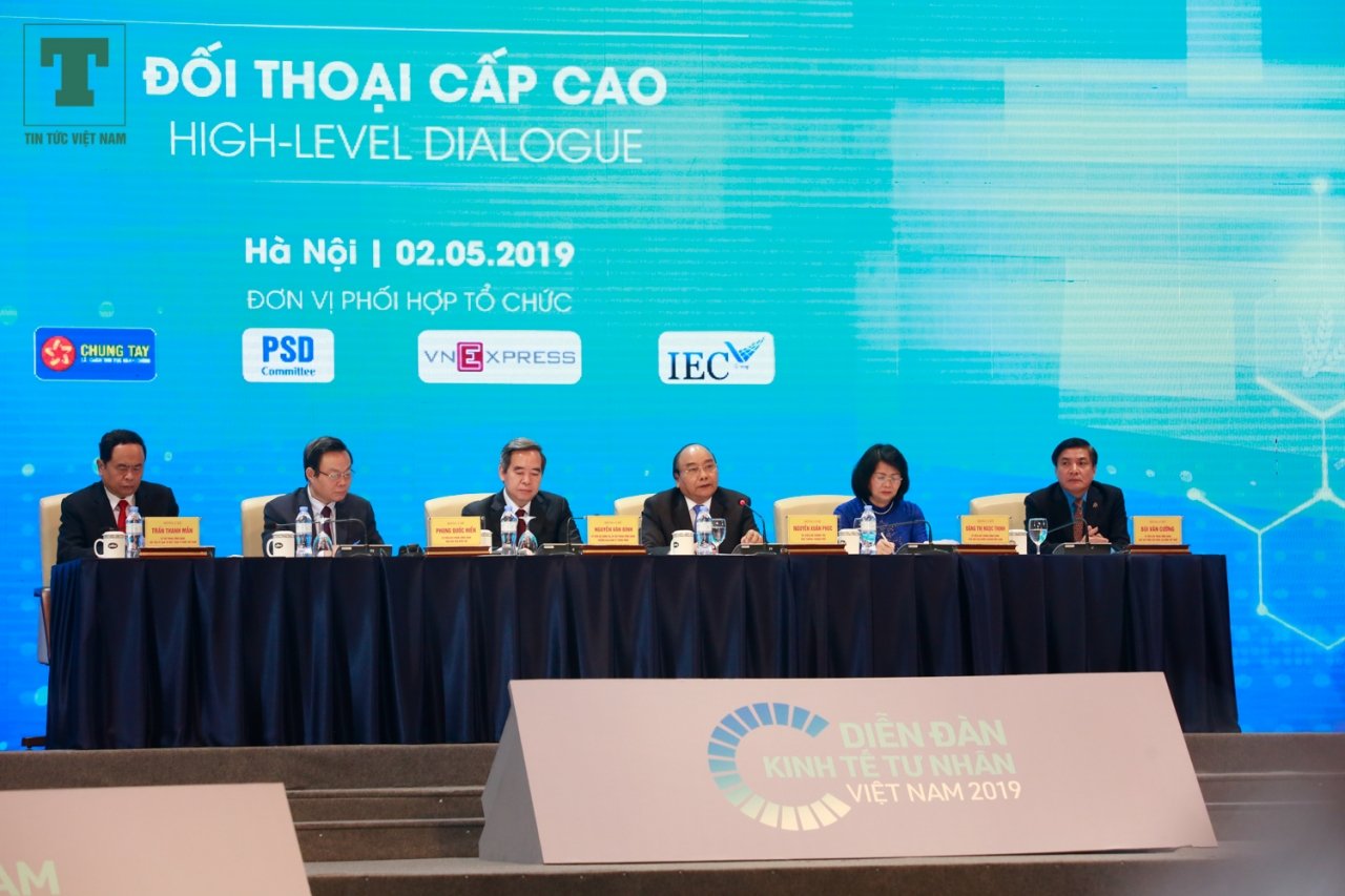 Ông cũng đề cập đến tinh thần doanh nghiệp với chí tiến thủ cao, luôn nỗ lực tìm kiếm thị trường mới, cách tân doanh nghiệp. Doanh nhân cần kinh doanh chân chính, góp phần phòng chống tham nhũng. Bên cạnh đó là lòng yêu nước. Các doanh nghiệp tạo nên những thương hiệu nổi tiếng, có thể vươn tầm thế giới sẽ góp phần đưa tên tuổi Việt Nam ra toàn cầu. 