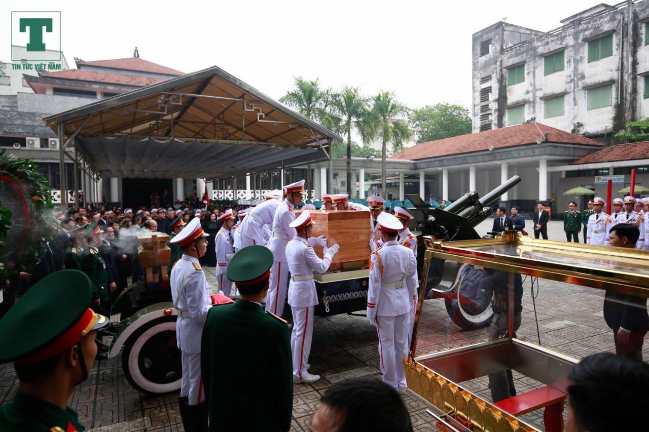 Lễ viếng nguyên Chủ tịch nước, đại tướng Lê Đức Anh sẽ bắt đầu từ 7h đến 11h ngày 3/5 tại Nhà Tang lễ Quốc gia, số 5 Trần Thánh Tông, Hà Nội. Cùng thời gian này tại Hội trường Thống Nhất (TP.HCM) và tại Hội trường UBND tỉnh Thừa Thiên - Huế sẽ tổ chức lễ viếng, truy điệu đại tướng Lê Đức Anh. Lễ an táng từ 17h ngày 3/5 tại Nghĩa trang TP.HCM.
