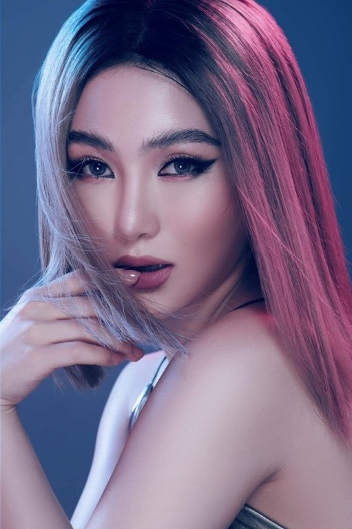 Trước ngày họp fan tại Hà Nội, Hương Tràm 'nhá hàng' trên trang cá nhân. Cô viết: