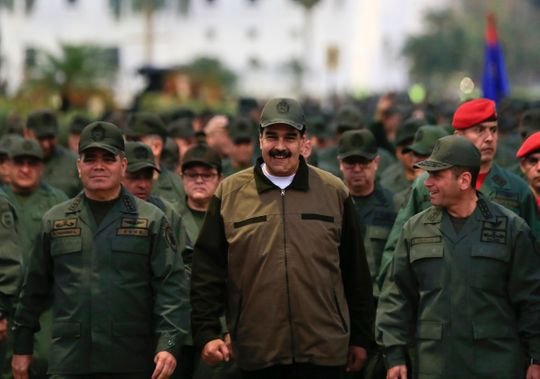 Tổng thống Maduro cùng Bộ trưởng Quốc phòng dẫn đầu cuộc diễu binh quân sự ngày 2/5.