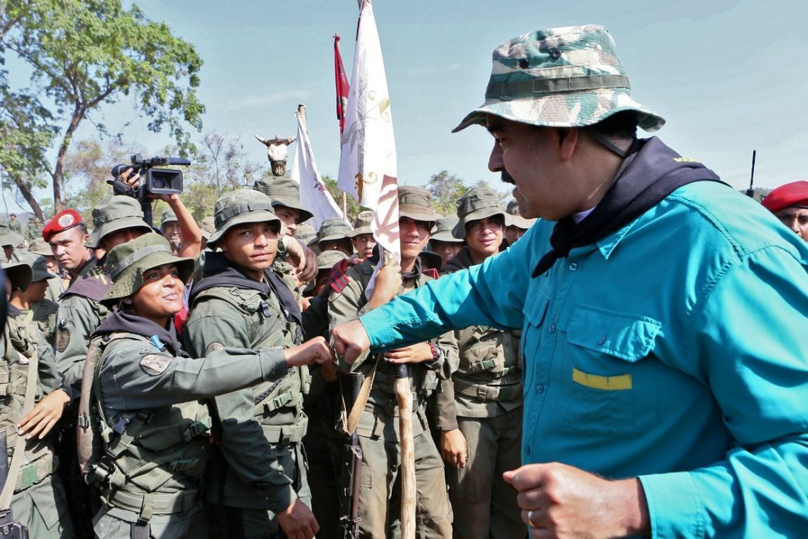 Tổng thống Maduro gặp các binh sĩ Venezuela hôm 4/5.