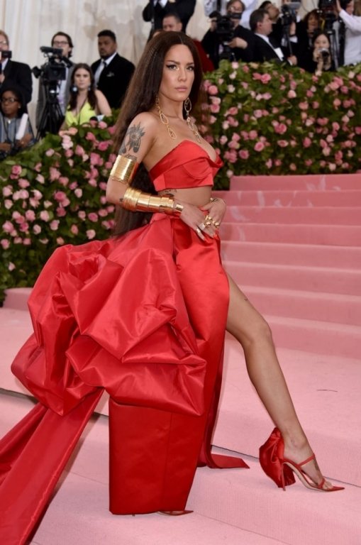 8-ngoi-sao-lgbt-dien-trang-phuc-an-tuong-nhat-tai-met-gala-2019