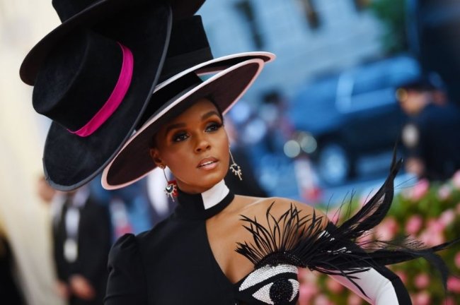 8-ngoi-sao-lgbt-dien-trang-phuc-an-tuong-nhat-tai-met-gala-2019