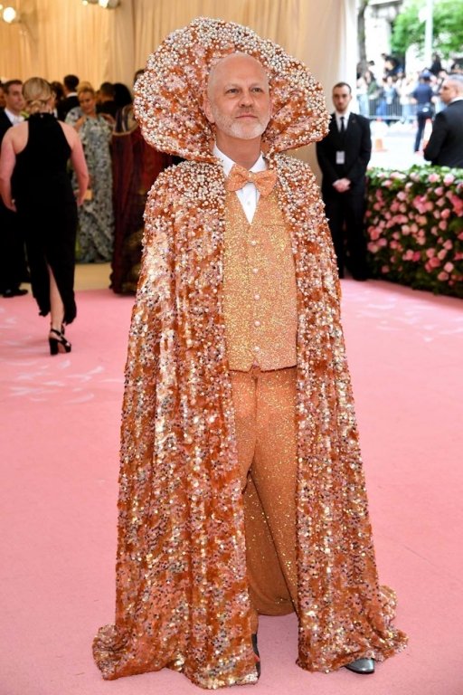 8-ngoi-sao-lgbt-dien-trang-phuc-an-tuong-nhat-tai-met-gala-2019
