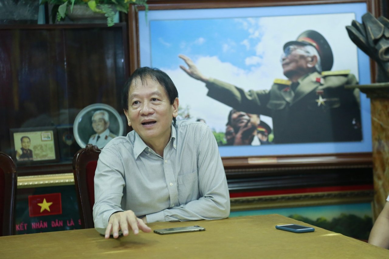 Ông Võ Hồng Nam, con trai của Đại tướng Võ Nguyên Giáp kể lại những câu chuyện liên quan cuộc đời cách mạng của Đại tướng Võ Nguyên Giáp, đặc biệt trong khoảng thời gian ông là người chỉ huy chiến dịch Điện Biên Phủ 