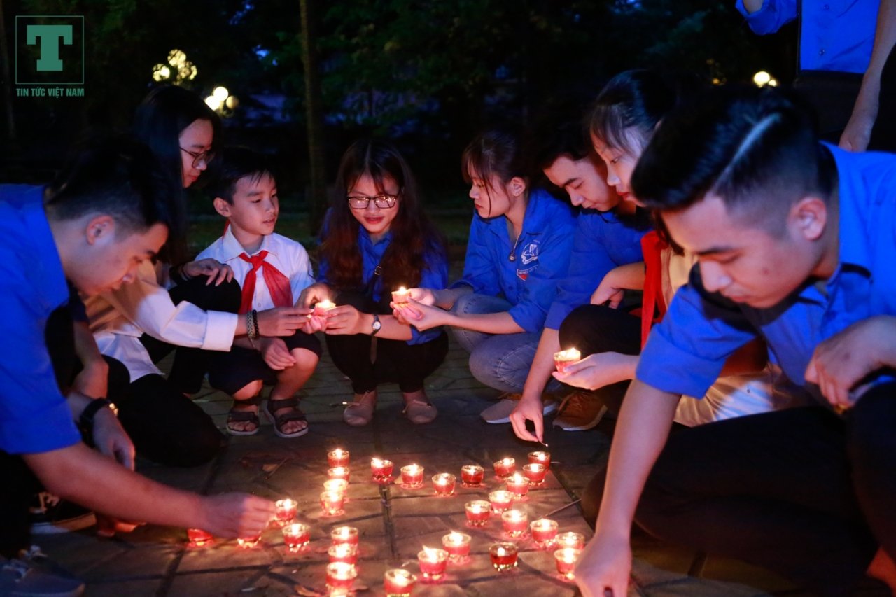 cac-ban-tre-thap-nen-tri-an-dai-tuong-vo-nguyen-giap