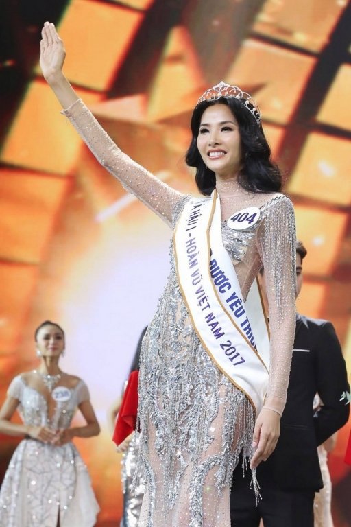 Hoàng Thùy thể hiện quyết tâm chinh phục đấu trường sắc đẹp khá rõ ràng.