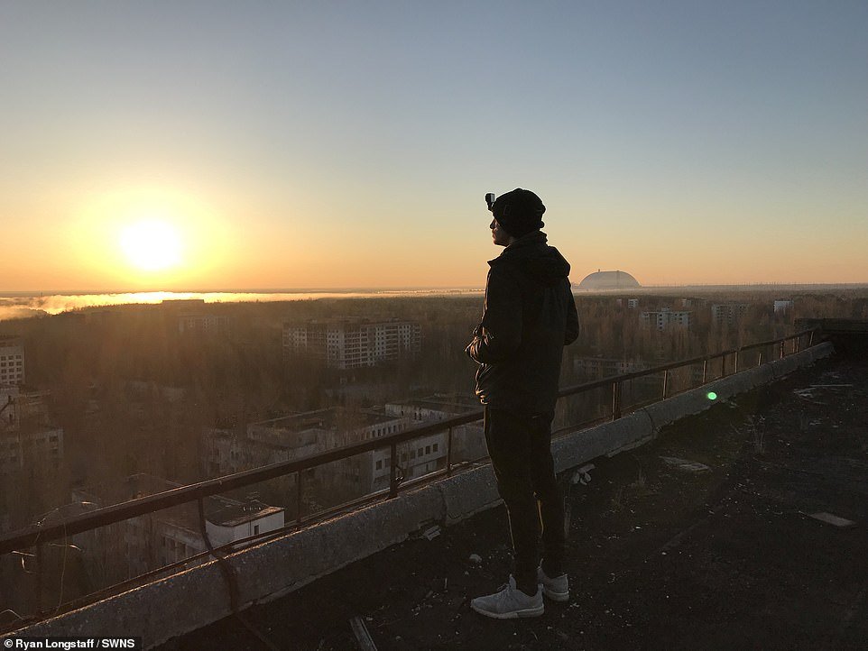 canh-tuong-xot-xa-cua-nhung-ngoi-nha-bi-tan-pha-boi-tham-hoa-hat-nhan-chernobyl-sau-33-nam