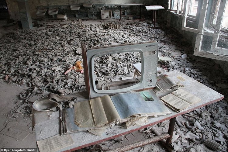 canh-tuong-xot-xa-sau-33-nam-cua-nhung-ngoi-nha-bi-tan-pha-boi-tham-hoa-hat-nhan-chernobyl