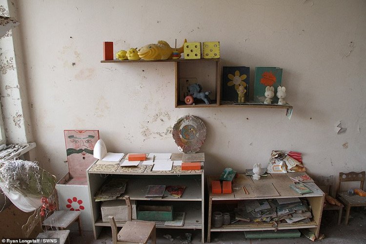 canh-tuong-xot-xa-sau-33-nam-cua-nhung-ngoi-nha-bi-tan-pha-boi-tham-hoa-hat-nhan-chernobyl