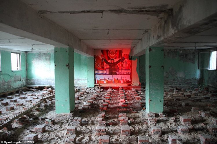 canh-tuong-xot-xa-sau-33-nam-cua-nhung-ngoi-nha-bi-tan-pha-boi-tham-hoa-hat-nhan-chernobyl