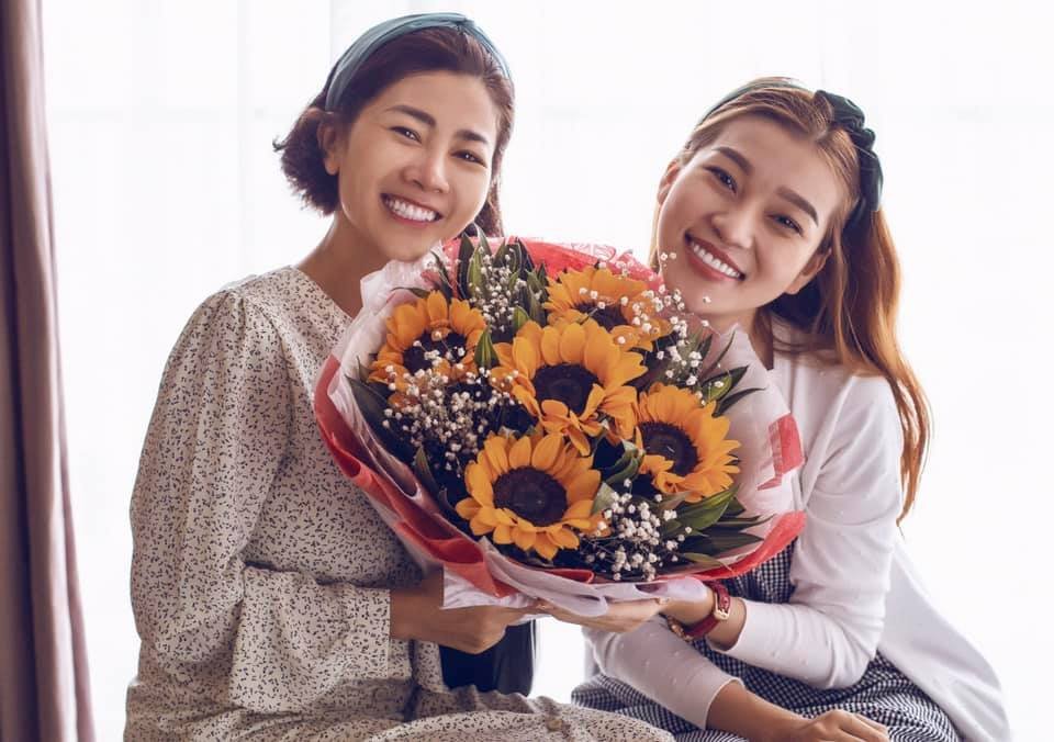 Mai Phương chia sẻ bộ ảnh chụp cùng cô bạn thân Bảo Như. Nữ diễn viên gửi lời cám ơn đến người bạn của mình vì đã luôn ở bên chăm sóc, quan tâm cô khi khó khăn, bệnh tật.