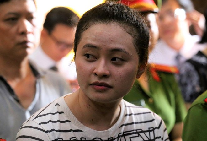 Vũ Hoàng Anh Ngọc tức Ngọc Miu tại tòa sáng nay (9/5). Ảnh Zing.vn